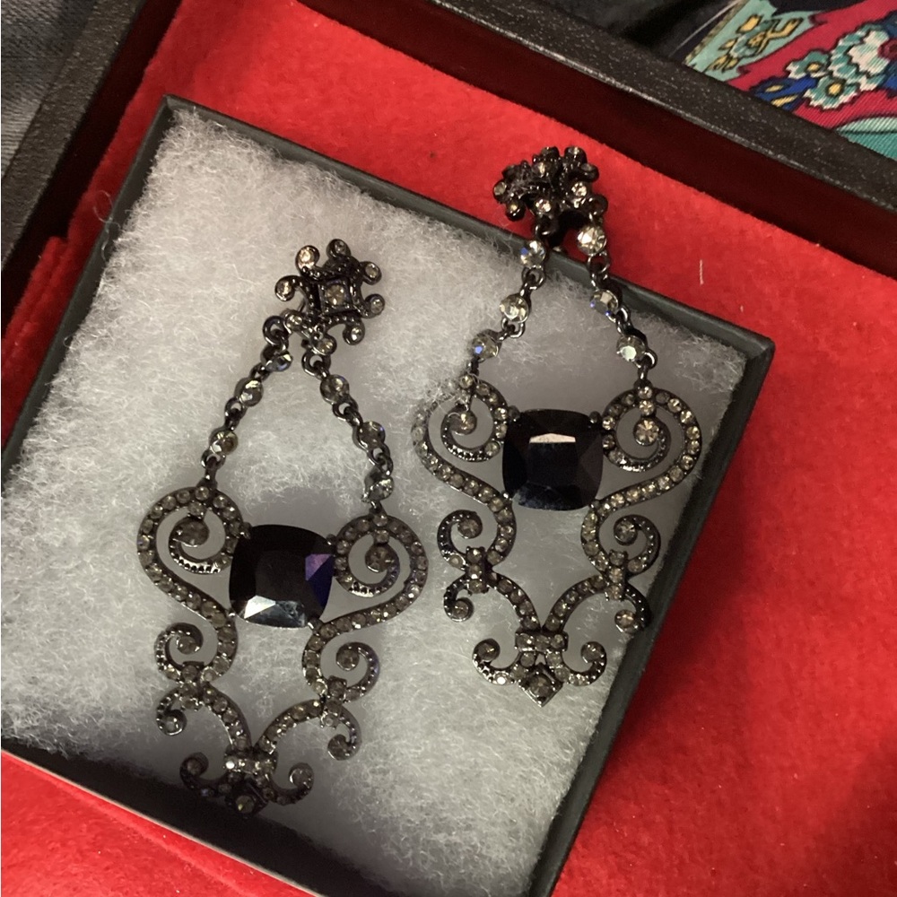 Beautiful Vintage Pewter Drop Rhinestone Earrings dress up or jeans
